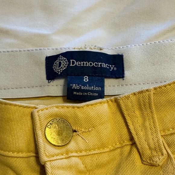 Democracy Women’s frayed hem pants in Yellow - Picture 2 of 7